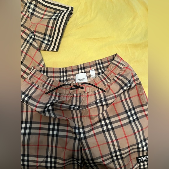 Burberry shirt and shorts sets - Picture 3 of 3